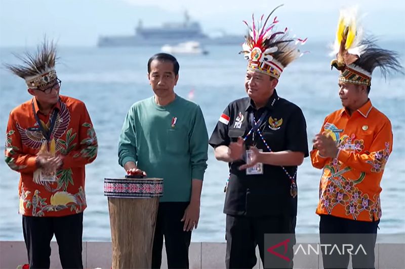 Kemarin, Jokowi sapa warga Jayapura hingga banjir lahar dingin Semeru