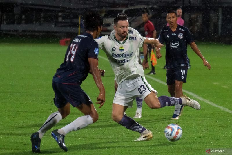 antarafoto arema melawan persib 070723 3 SCORE.CO.ID