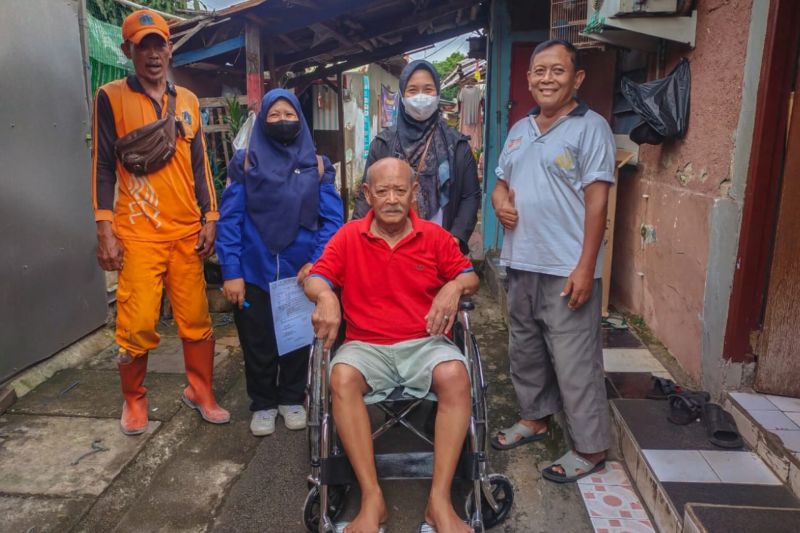 Dinsos Jaksel bagikan 154 alat bantu fisik bagi penyandang disabilitas