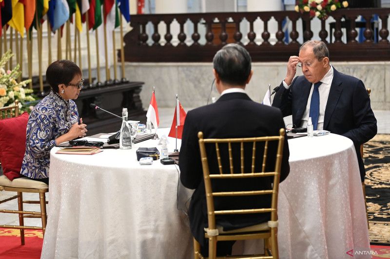 Menlu Retno gelar pertemuan trilateral Indonesia-China-Rusia