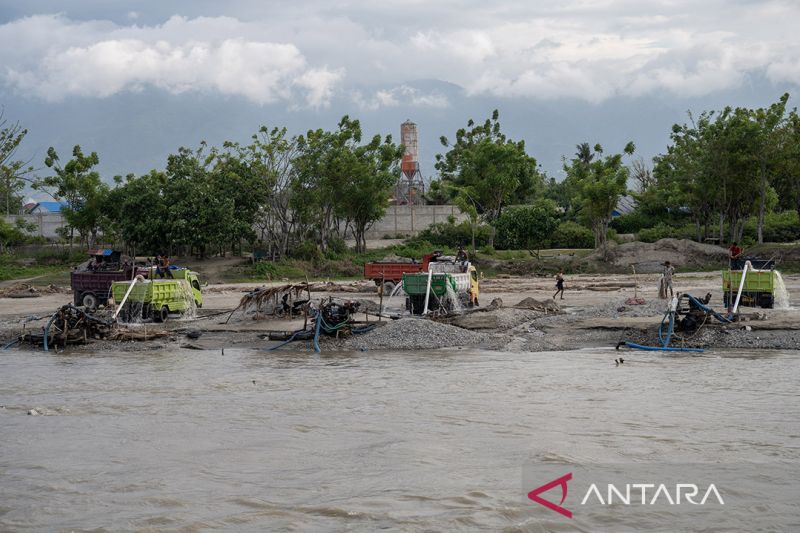 Kurangi pendangkalan sungai dengan tambang rakyat