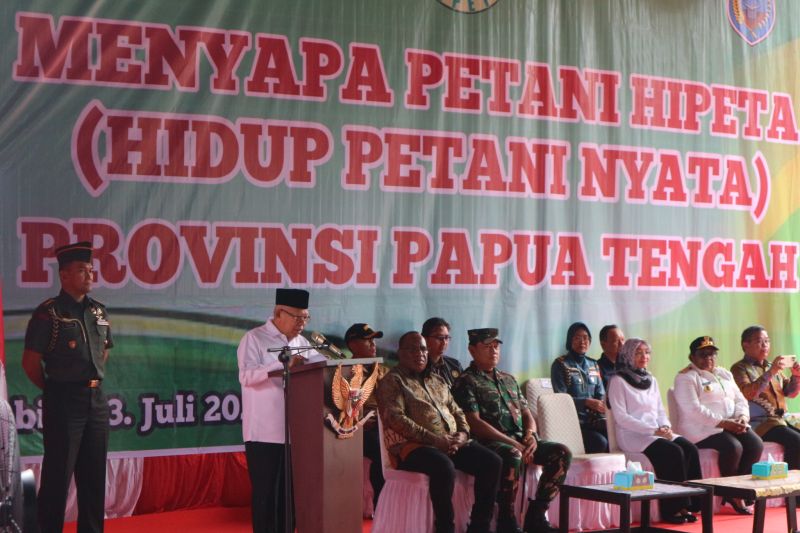 Wapres lanjutkan perjalanan dari Nabire ke Fakfak Papua Barat