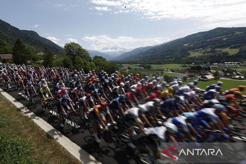Tim Merlier rebut kemenangan di etape kesembilan Tour de France
