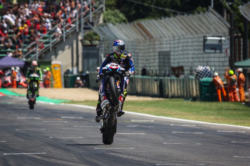 Toprak manfaatkan momentum demi raih juara Race 2 WSBK Italia