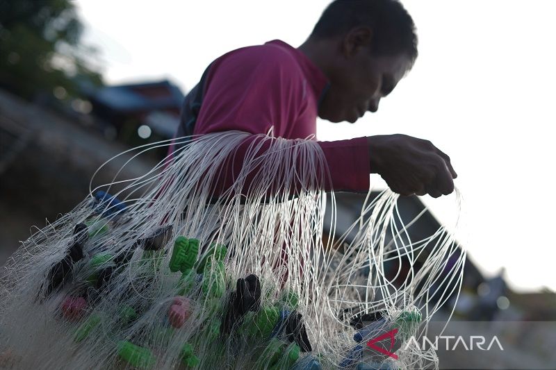 Jasa perbaikan jaring ikan