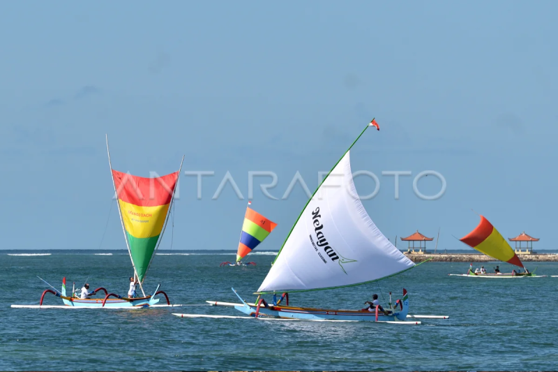 Parade jukung nelayan Sanur