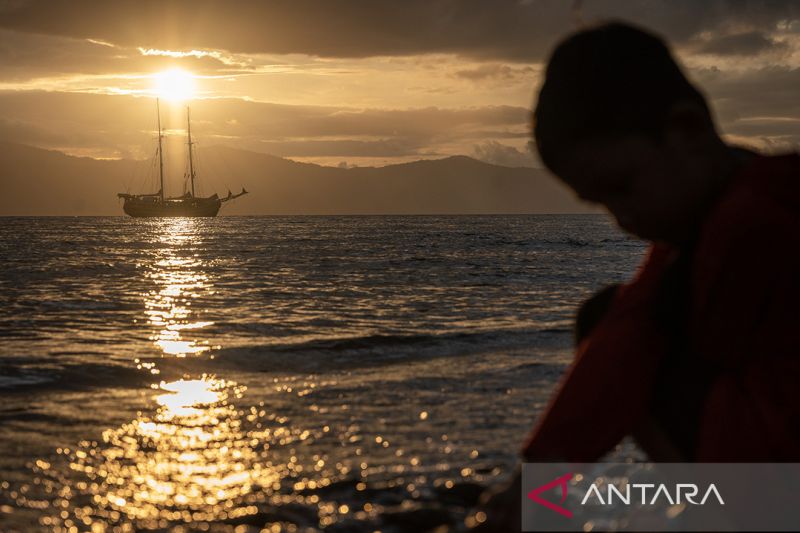 Kapal Arka Kinari tiba di Teluk Palu