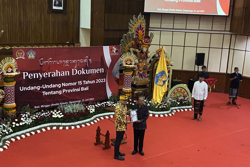 Gubernur Koster terima dokumen UU Provinsi Bali dari DPR RI