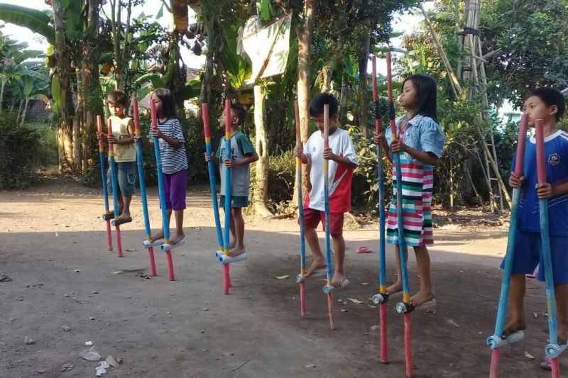 Membumikan kembali permainan tradisional anak-anak