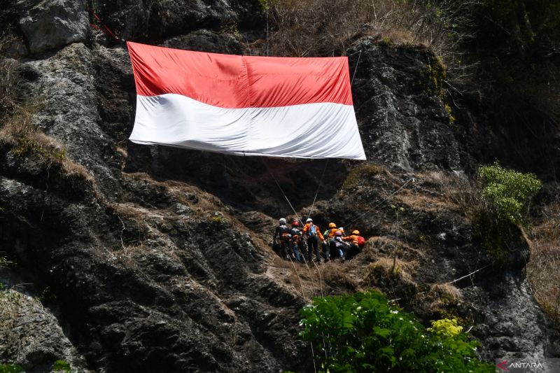 8-spot-panjat-tebing-di-indonesia-dengan-alam-indah-memukau