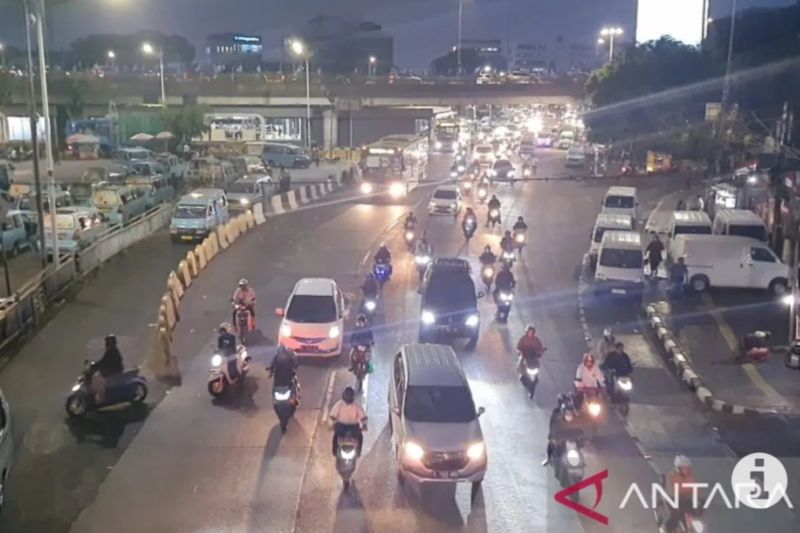 Tiga hari ASN DKI WFH, kepadatan lalu lintas turun empat persen