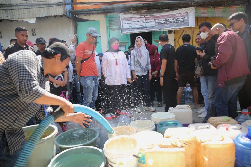 Pemkot Makassar salurkan air bersih kepada warga terdampak kekeringan