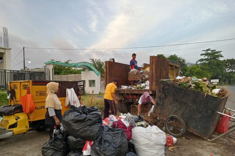 Pemkot Mataram Menyiapkan Penyesuaian Tarif Retribusi Sampah - ANTARA ...