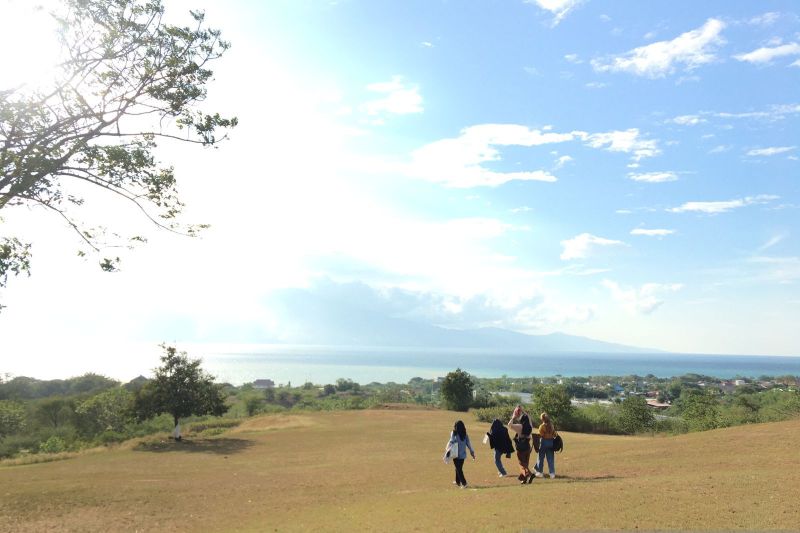 Keindahan alam terbentang di lapangan Golf Palu