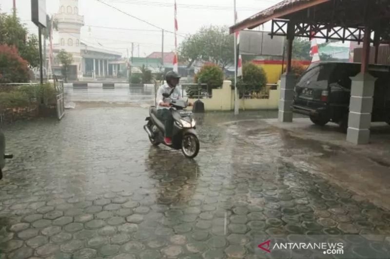 Waspadai potensi hujan lebat disertai angin dan petir di Kalteng