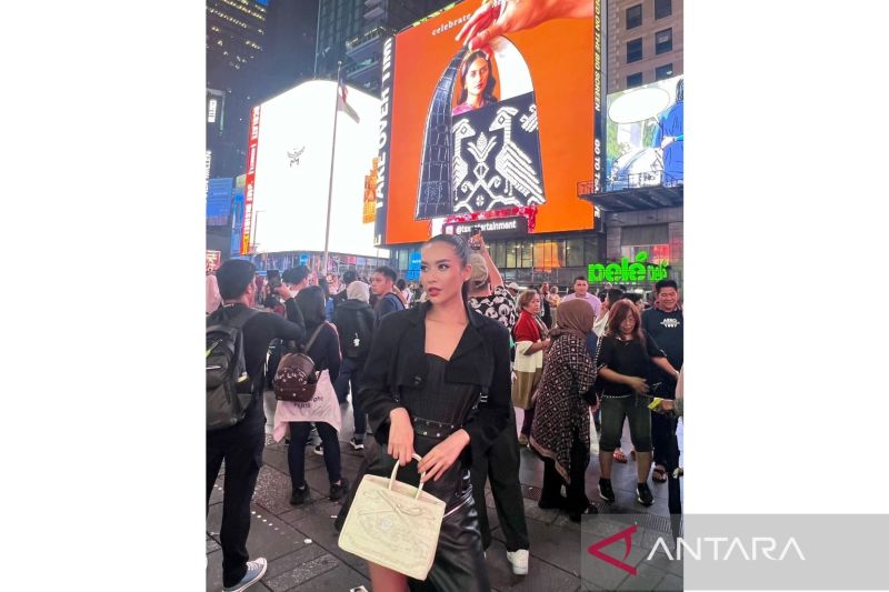 Ende kenalkan fesyen khas Indonesia di Times Square New York