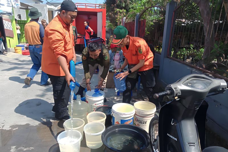 BPBD Kabupaten Bandung salurkan 1,3 juta liter air bersih ke 51 desa