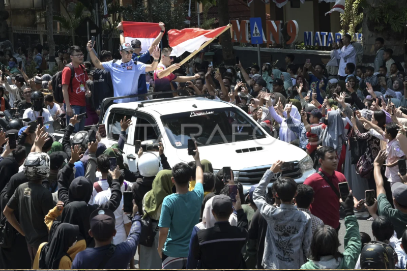 Parade pembalap MotoGP di Lombok