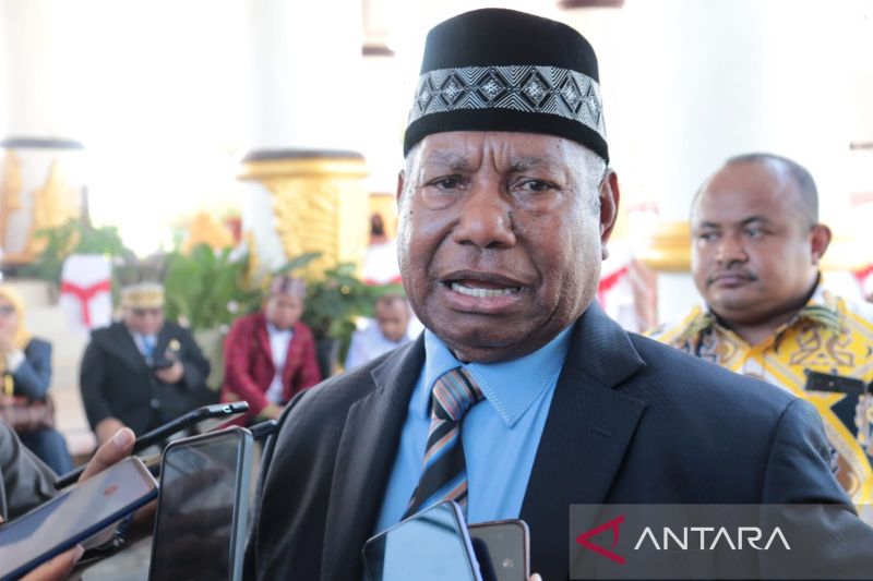 Profil Dominggus Mandacan, cagub petahana Papua Barat Pilkada 2024