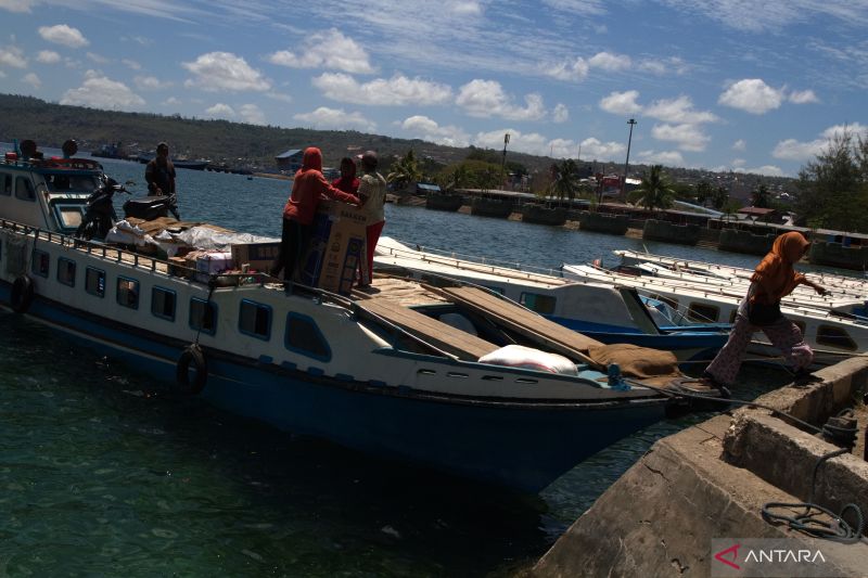 Transportasi kapal motor antar pulau