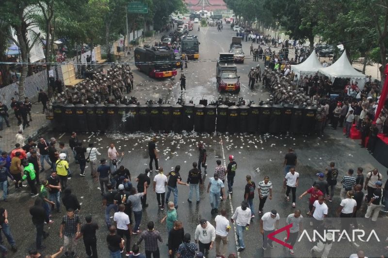 FOTO - Simulasi Pengamanan Pemilu 2024 di Pekanbaru