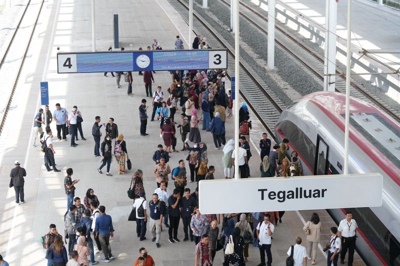 KCIC: Penumpang kereta cepat mencapai 11 ribu orang dalam sehari