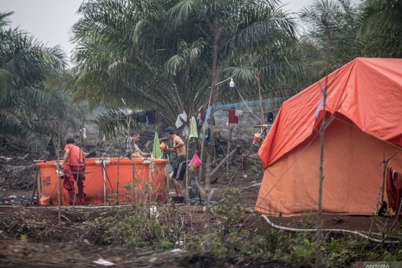 Foto Cerita : Menjaga kesehatan petarung api