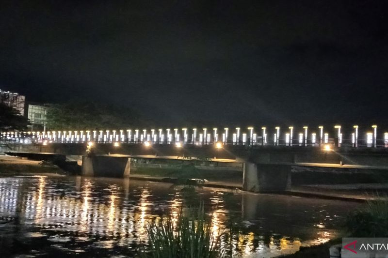 Jembatan Palu 1 Menghiasi Malam dengan Kilauan Spektakuler