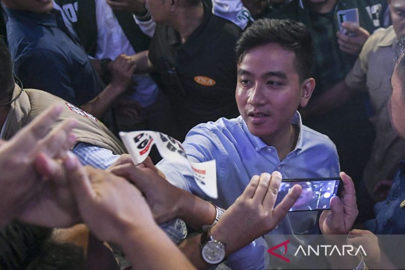 Gibran sebut fotonya dengan anggota TNI tak berhubungan Pilpres 2024