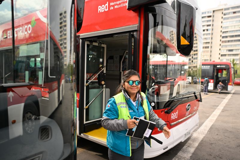 Bus listrik buatan China mulai beroperasi di Santiago, Chile 3