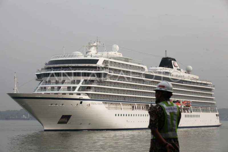 Kapal pesiar Viking Orion singgah di Surabaya