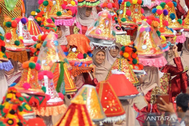 Meriahnya pawai pongek di Tanah Datar