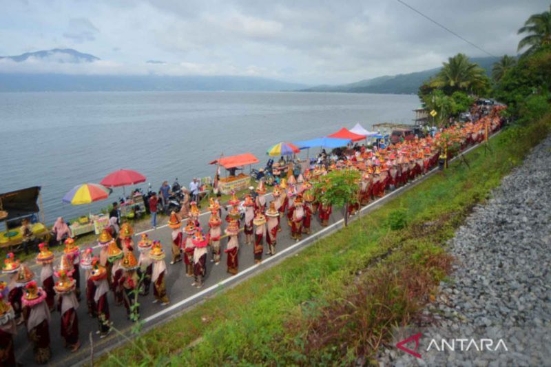 Meriahnya pawai pongek di Tanah Datar