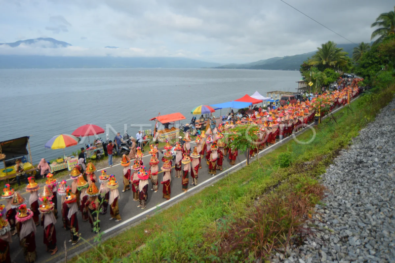 Pawai 1.000 pongek Simawang