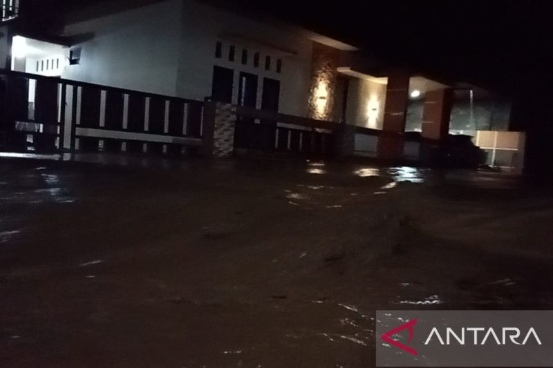 Ratusan Rumah Terendam Banjir