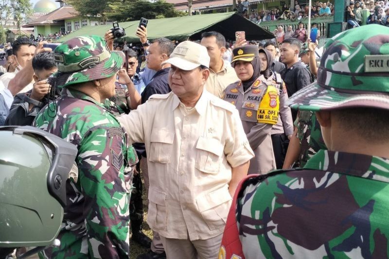 TKN: Prabowo ke Posko Marapi sebagai Menhan, wajar naik helikopter TNI