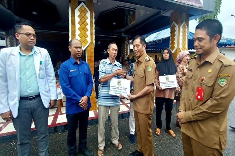 Pemkab Barito Utara serahkan bantuan untuk korban kebakaran