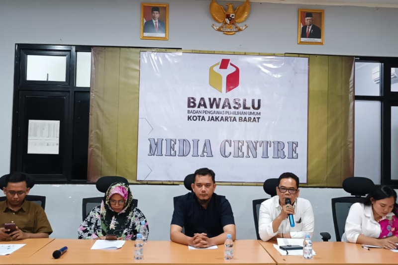 Bawaslu beri kepastian hukum warga yang copot APK di properti pribadi