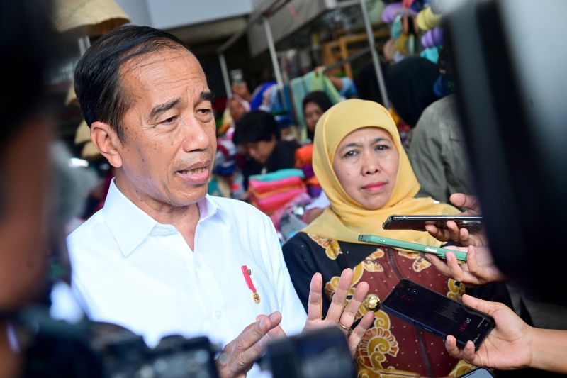 Jokowi teken keppres berhentikan Khofifah dan angkat pj gubernur Jatim