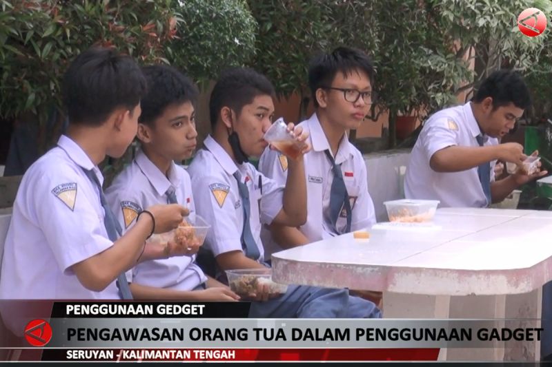 DPRD Seruyan ingatkan orang tua awasi anak dalam penggunaan smartphone