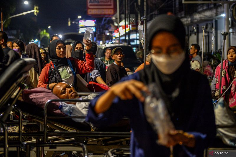 BMKG mendeteksi dua kali gempa susulan menyusul gempa dangkal di Sumedang