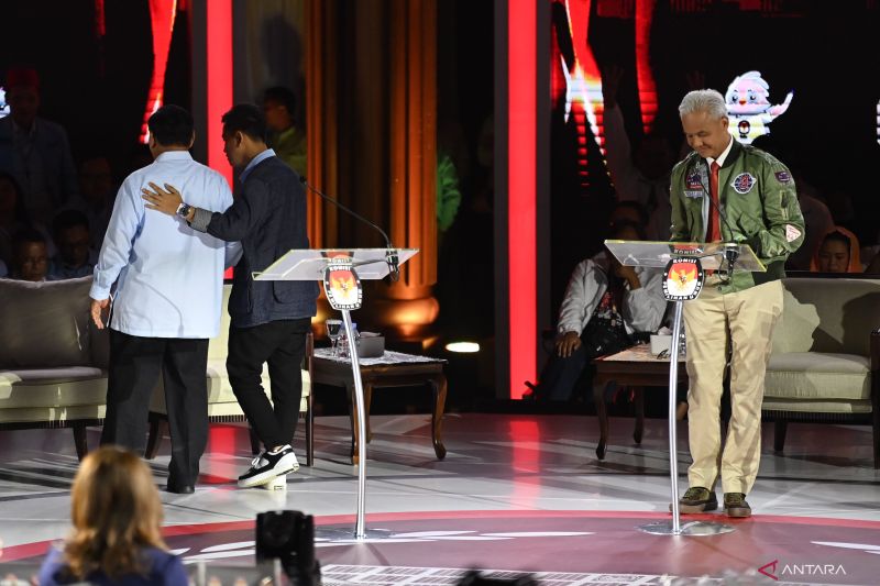 Pengamat: Anies dan Ganjar kompak serang Prabowo di debat ketiga