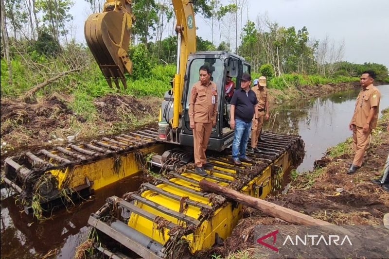 Bupati Kotim minta warga bongkar bangunan menghambat normalisasi sungai