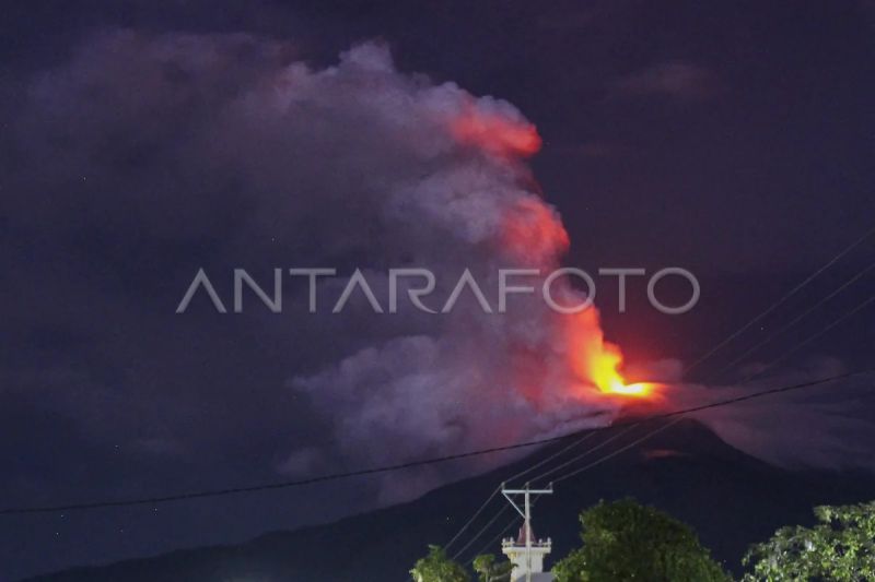 Status awas Gunung Lewotobi