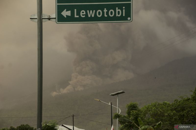 STATUS GUNUNG LEWOTOBI NAIK JADI AWAS