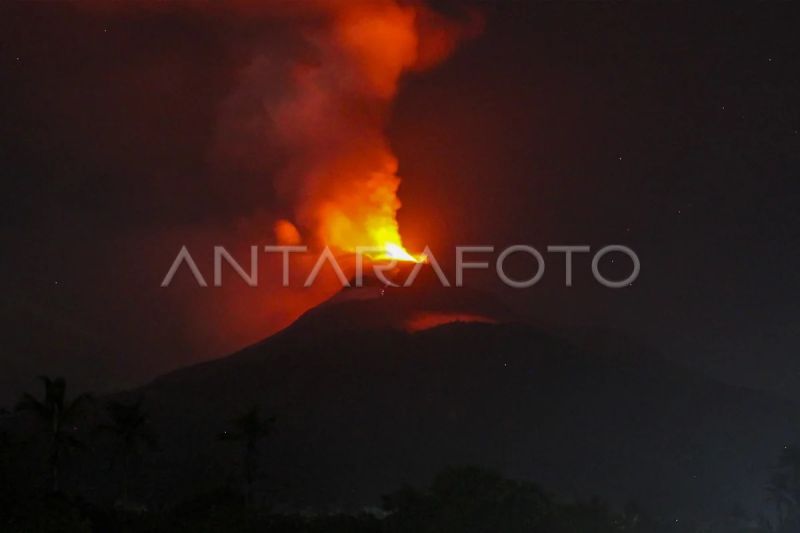 Status awas Gunung Lewotobi