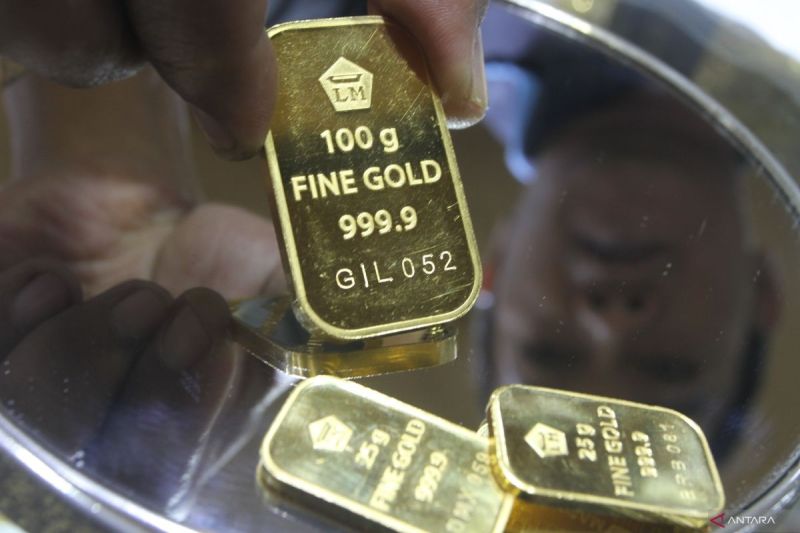 harga-emas-antam-stabil-di-angka-rp1350-juta-per-gram