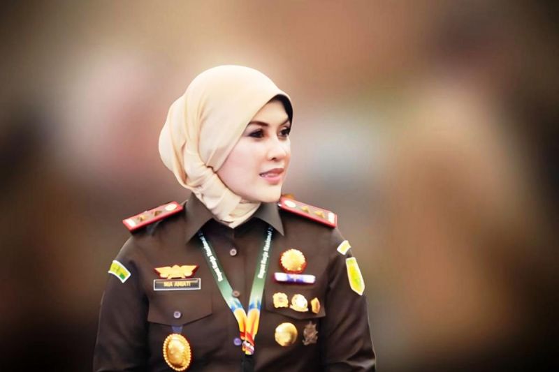 Lebih dekat dengan Mia Amiati, Kajati perempuan pertama di Jatim