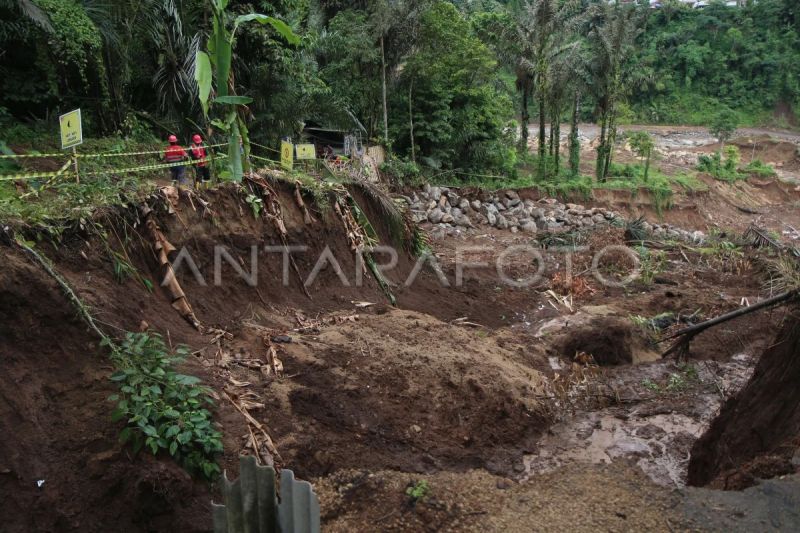 Longsor di kawasan Bendungan Meninting