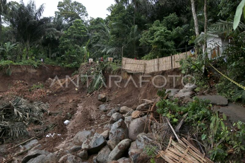 Longsor di kawasan Bendungan Meninting